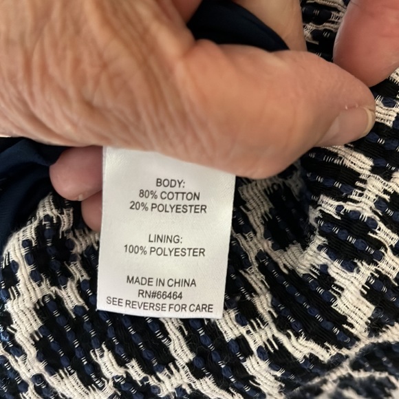 Maia navy and white heavyweight, sleeveless dress. Size 4. Fits like a 0-2 - Picture 9 of 10